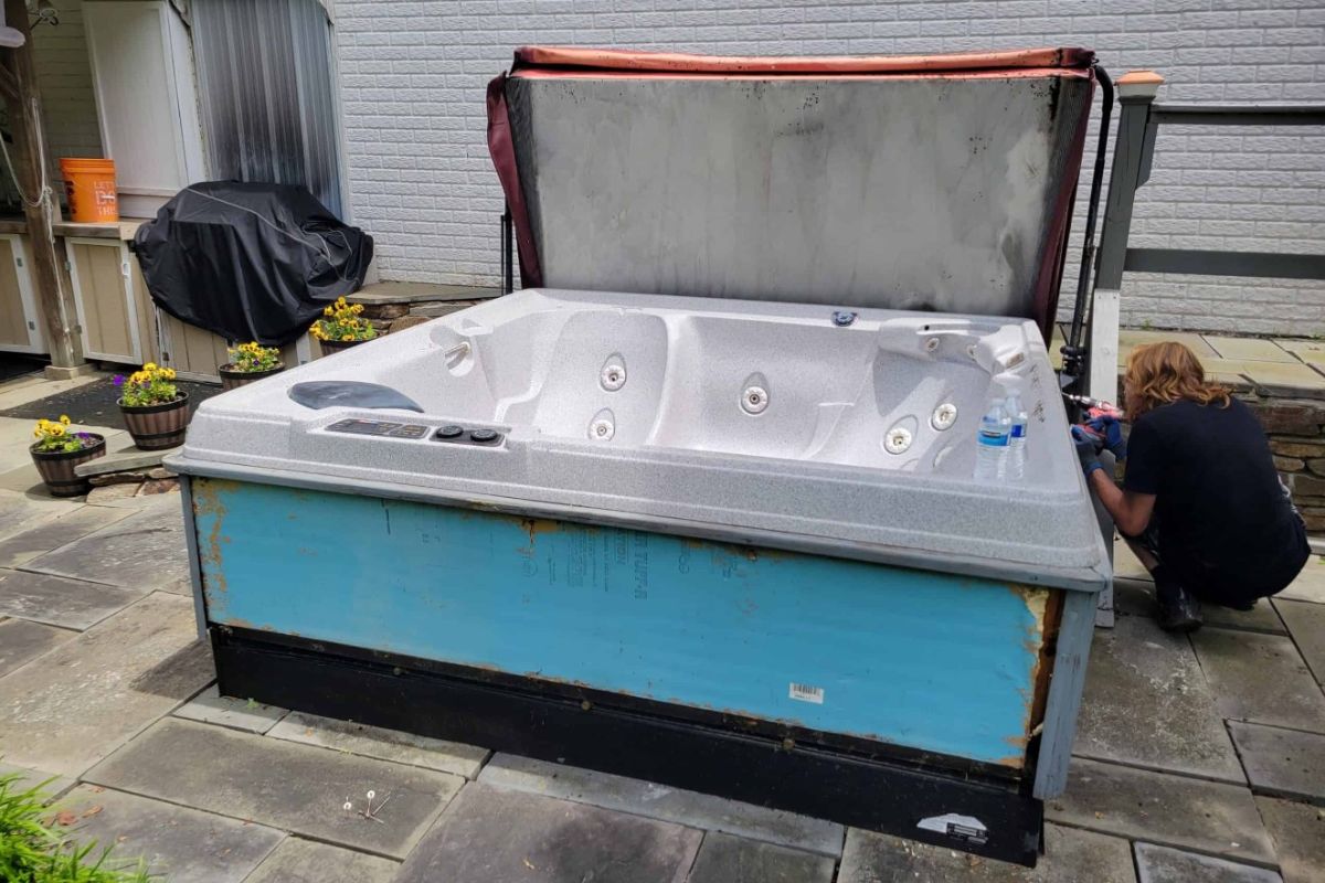 Hot Tub Removal Service In Boring
